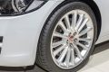 Nový Jaguar XE na pneumatikách Dunlop