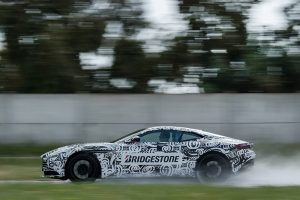 Bridgestone a Aston Martin uspořádaly první dynamickou prezentaci modelu DB11