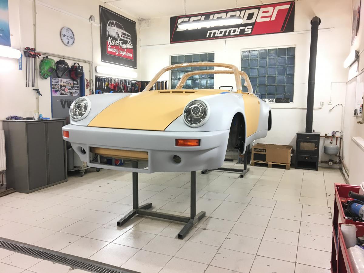 Renovovaný vůz Porsche 911 targa