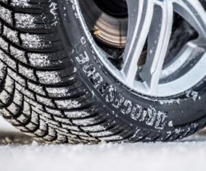Bridgestone Blizzak LM005 je vítězem testu zimních pneumatik ADAC 2020