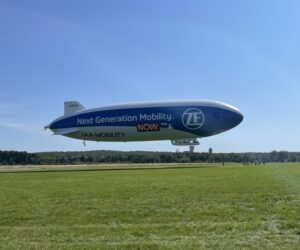 Podívejte se na nebe! Zeppelin ZF přilétá do České republiky