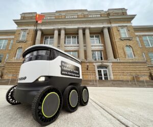 Goodyear uplatňuje bezvzduchovou technologii v robotických vozících bez řidiče