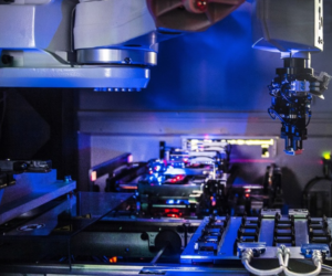 Valeo spustilo novou automatickou výrobní linku v režimu Dark Factory