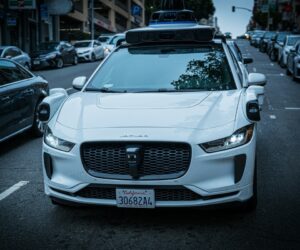 Soukromé auto stojí, autonomní flotila vydělává. Kdo vyhraje boj o novou mobilitu?