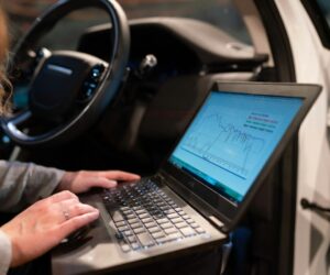 Anatomie výkonu motoru: Proč jsou grafy výkonu a točivého momentu křivky?
