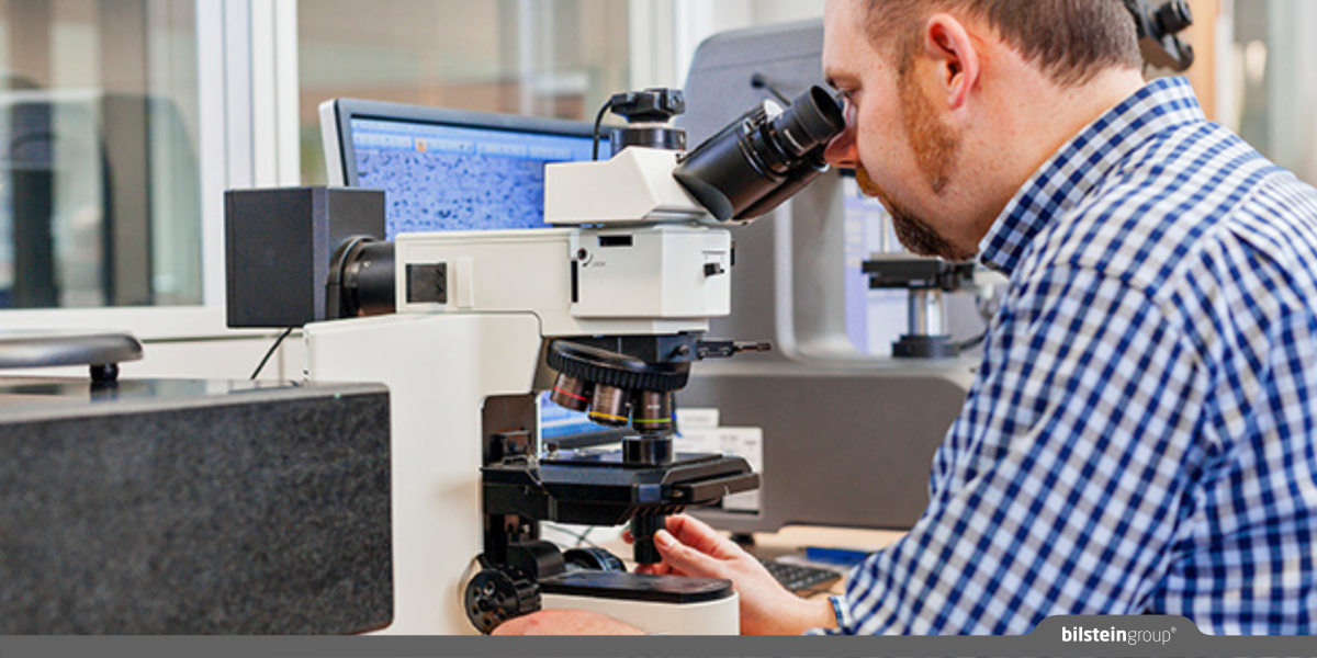 Materiálová a laboratorní analýza vzorků pod mikroskopem Materiálová a laboratorní analýza vzorků pod mikroskopem