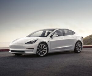 Tesla Model 3. Co zkontrolovat před koupí, co vyměnit po?